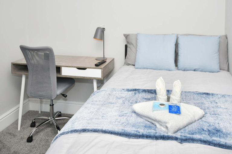 Bedroom 4, Townhouse @ Bucknall New Road Stoke, Stoke-on-Trent