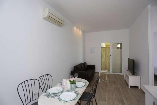 Others 4, APARTAMENTOS LA MAR SALA piscina compartida, Cádiz