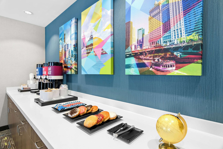 Food & Drinks 5, Hampton Inn & Suites Chicago Medical District UIC, Cook