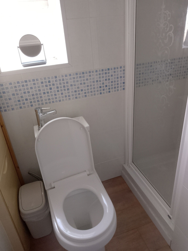 Bathroom 4, Vance Getaway, Blackpool
