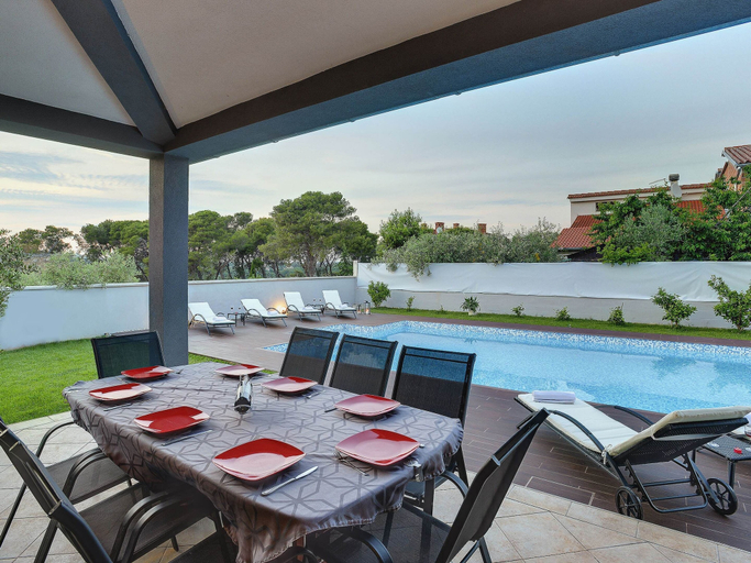 Sport & Beauty 1, Villa in Pula Near Beach With Private Pool, Medulin