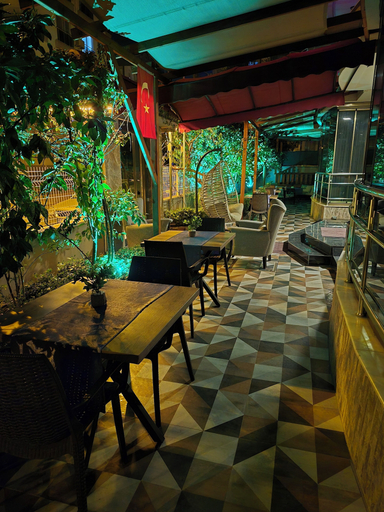 Food & Drinks