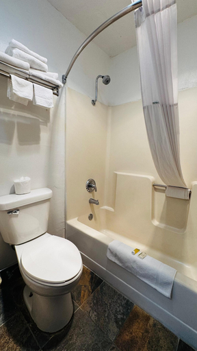 Bathroom 4, Days Inn by Wyndham North Platte, Lincoln