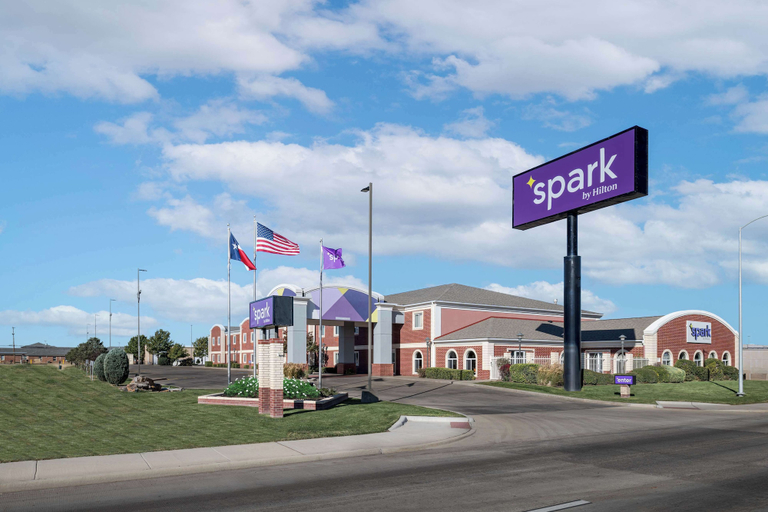 Exterior & Views 1, Spark by Hilton Dumas, Moore