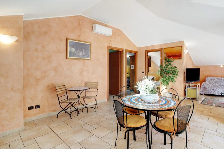 Dining Room 10