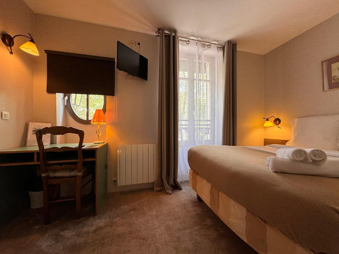Bedroom 2, Logis Hotel Paris Vesinet, Yvelines