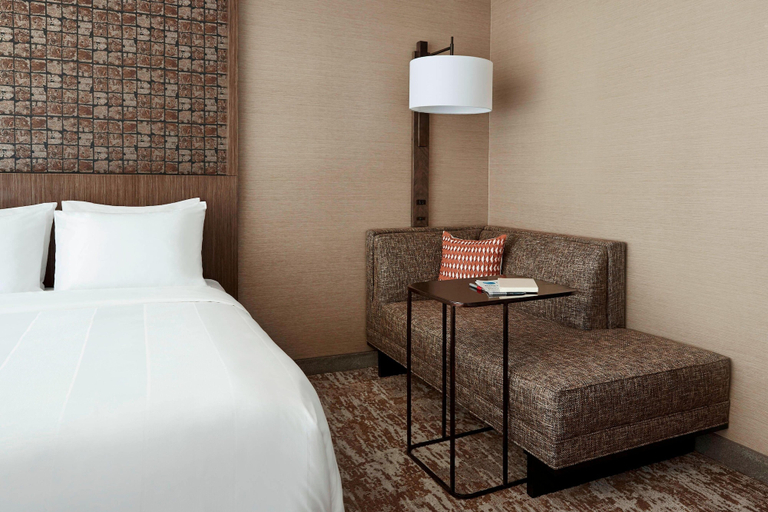 Bedroom 4, Chicago Marriott Southwest at Burr Ridge, Cook