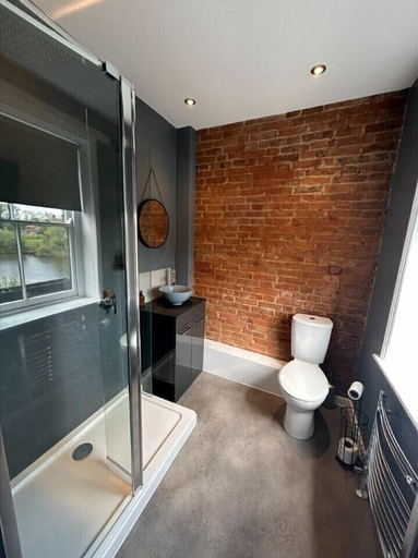 Bathroom 4, The Swan Hotel, Worcestershire