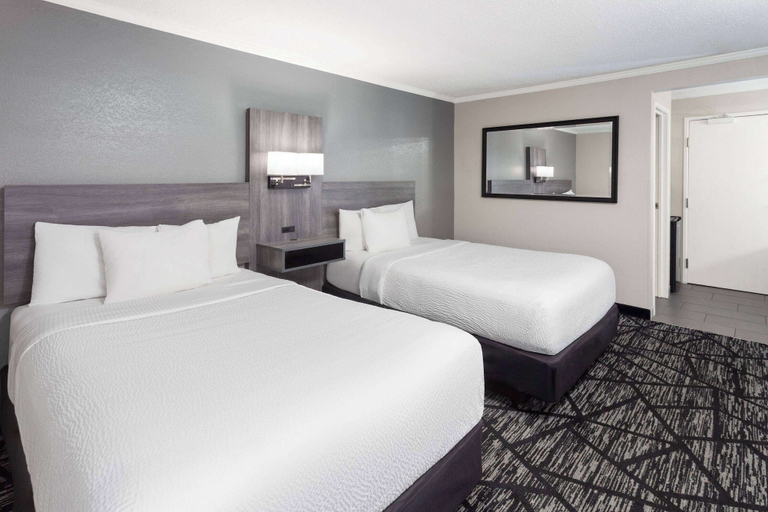 Bedroom 3, La Quinta Inn by Wyndham Cleveland Independence, Cuyahoga