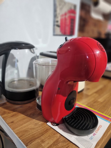 Coffee and/or coffee maker, Charming 1-bed Studio, Parking, Kitchen,wifi, London