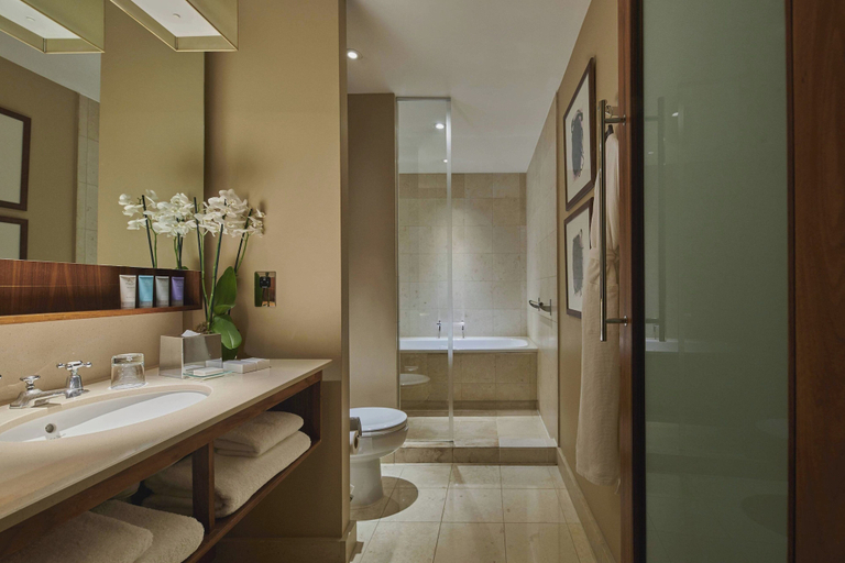 Bathroom 4, Threadneedles, Autograph Collection, London