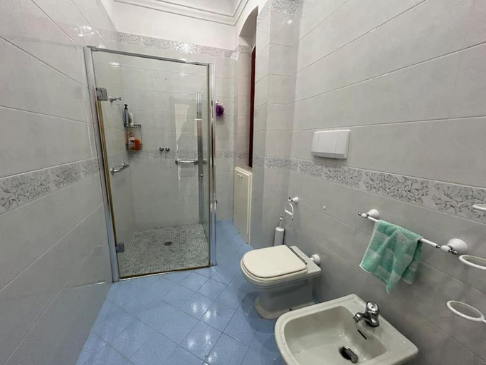 Bathroom, Villa con giardino e terrazza, Napoli