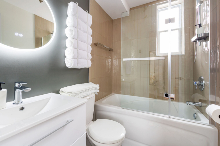 Bathroom 3, Appart Hôtel Le Saint-Anselme, Communauté-Urbaine-de-Québec