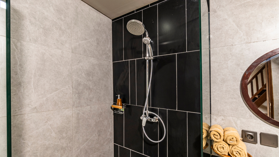 Bathroom 19