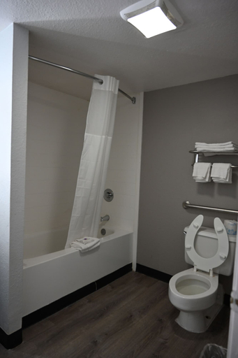 Bathroom 18