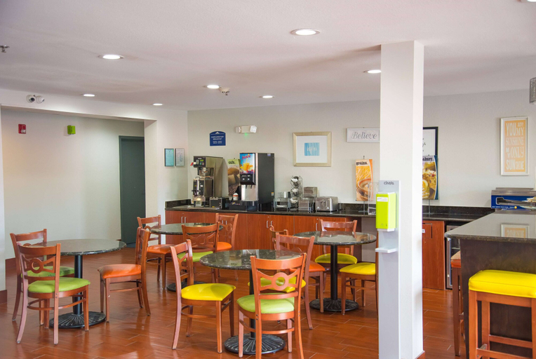 Food & Drinks 5, Microtel Inn & Suites by Wyndham Daphne/Mobile, Baldwin