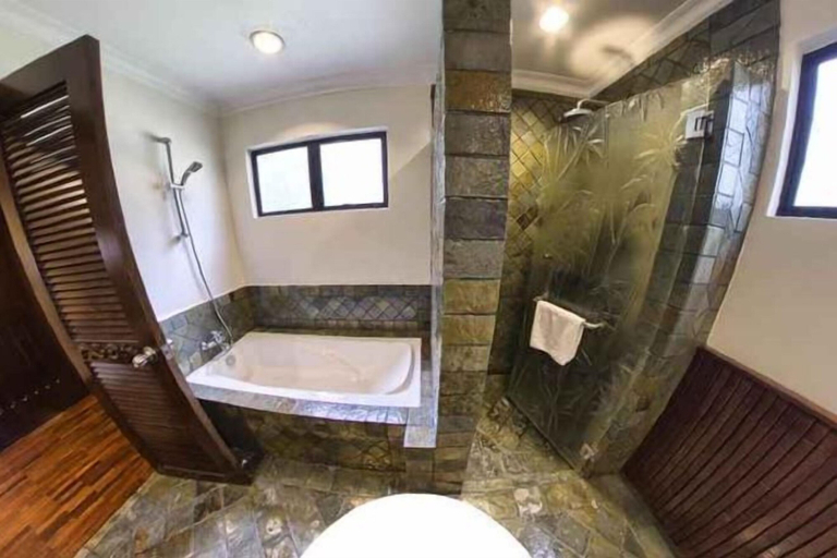 Bathroom 14