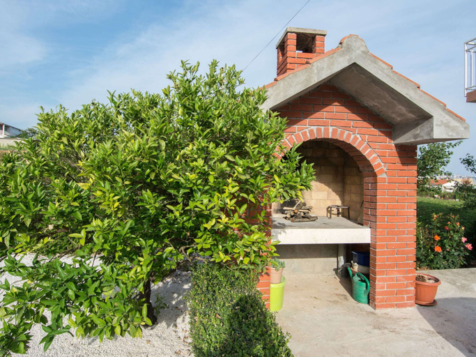 Exterior & Views 2, Modern Apartment in Seget Donji With View of the Sea, Trogir