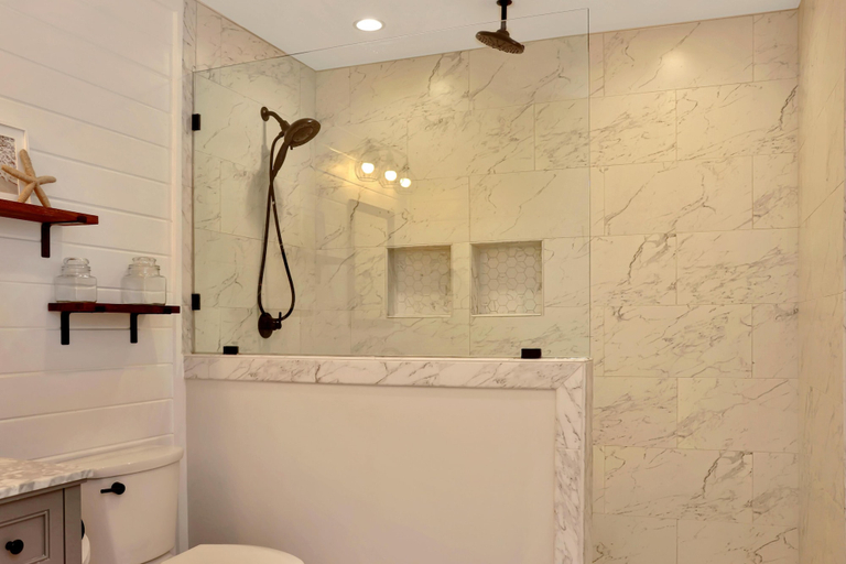 Bathroom 3, The Surf Ranch, Gulf
