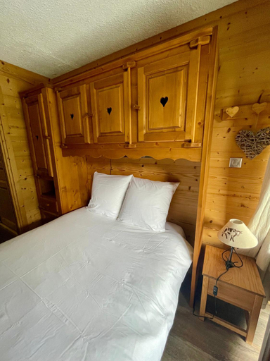 Others 3, Superbe studio au pied des oeufs, Savoie