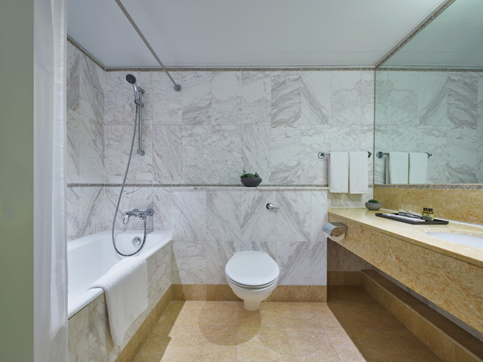 Bathroom 5, Two MacDonnell Road, Hong Kong Island