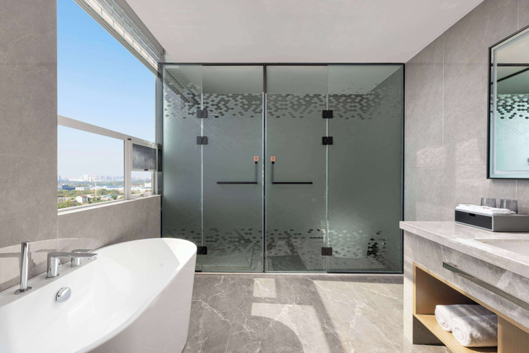 Bathroom 4, Ramada Plaza by Wyndham Ezhou Binjiang, Ezhou