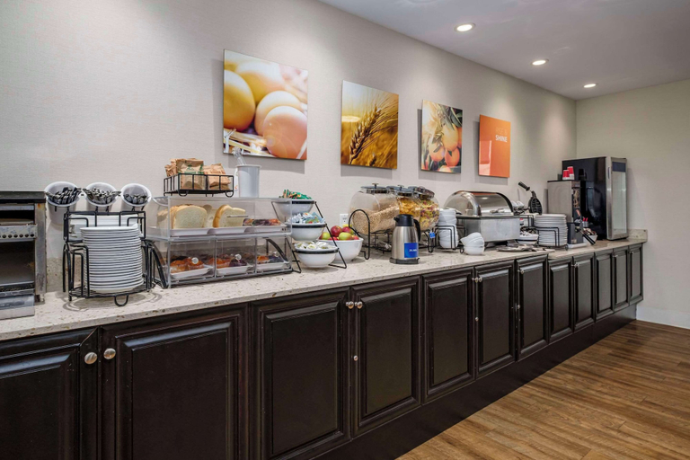 Food & Drinks 5, Comfort Inn, Division No. 6