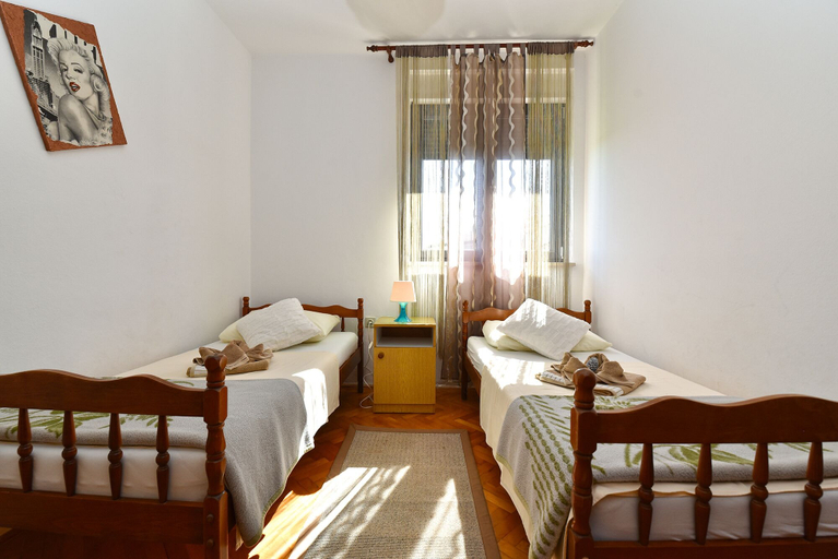 Bedroom 2, Apartment 1490, Fažana