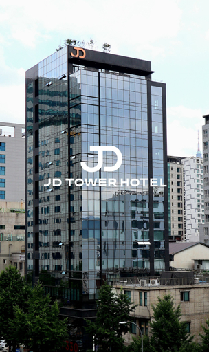 JD Tower Hotel, Jung