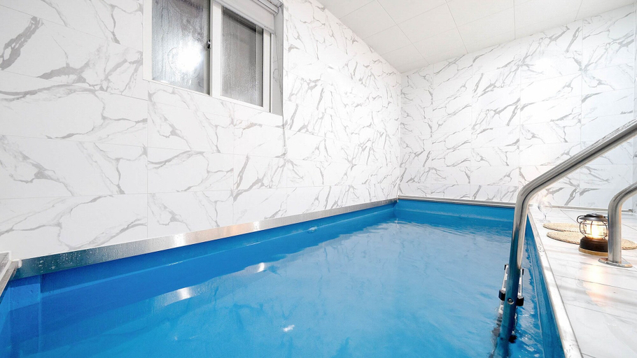 Swimming Pool 23