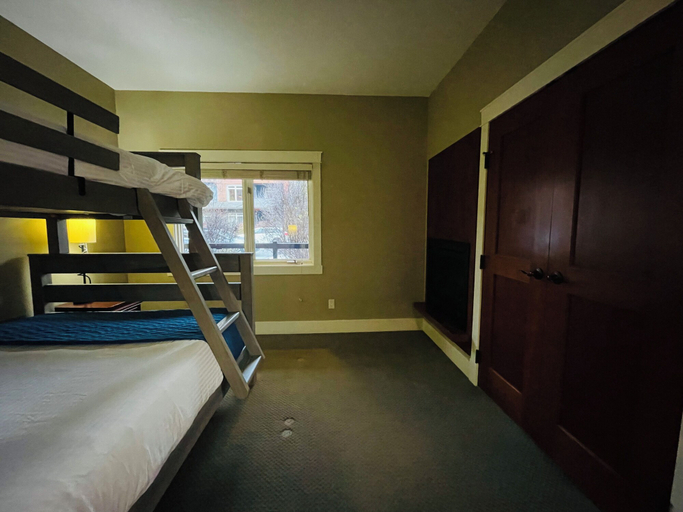 Bedroom 3, Mountain Retreat - Pool - Hot Tub - Spa, Division No. 15