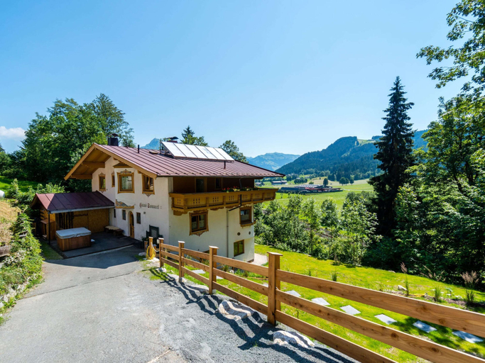 Exterior & Views, Boutique Holiday Home in Kirchberg with Hot Tub, Kitzbühel
