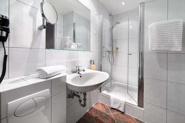 Bathroom 5, Best Western Plus Hotel St. Raphael, Hamburg