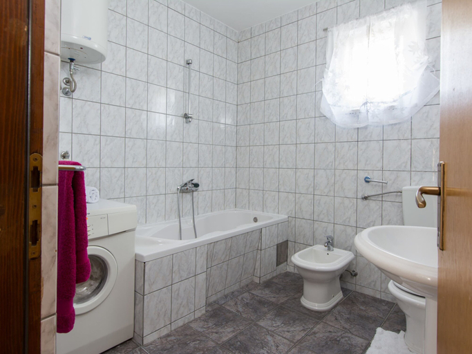 Bathroom, Modern Apartment in Seget Donji With View of the Sea, Trogir