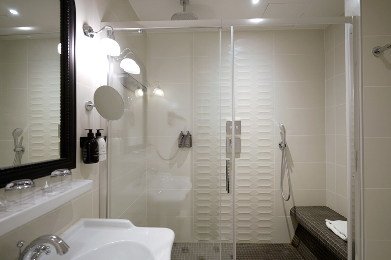 Bathroom 5, Hotel Litteraire Gustave Flaubert, Signature Collection, Seine-Maritime