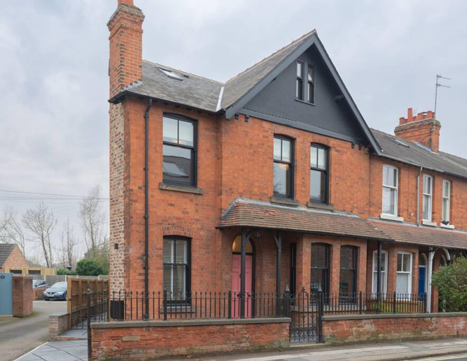 Room 3, Escape 2 Unwind At The Parade Accommodates 10, York