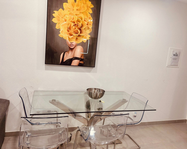 Interior 3, Spectacular Lagos Marina View apt on Promenade, Lagos