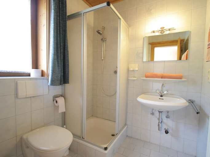 Bathroom, Spacious Apartment in Mittersill near Ski Points, Zell am See