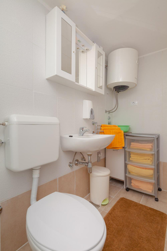 Bathroom 4, Miramare, Medulin