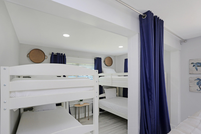 Bedroom 3, Anchored Inn, Gulf