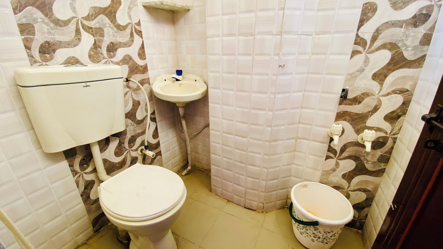 Bathroom 5, Hotel Bamleshwari, Indore