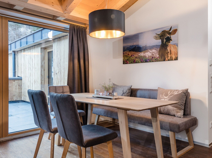 Dining 2, Luxurious Flat in a Great Location on the Hochkonig, Sankt Johann im Pongau