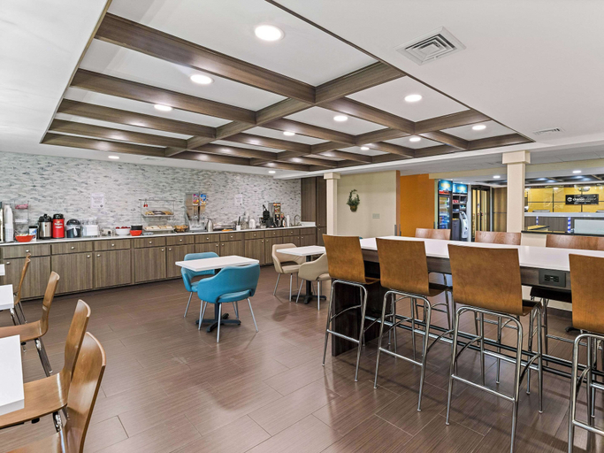 Food & Drinks 5, Clarion Pointe Savannah Gateway I-95, Chatham
