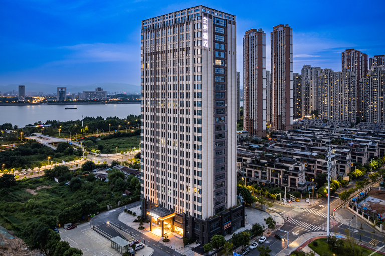 Exterior & Views
