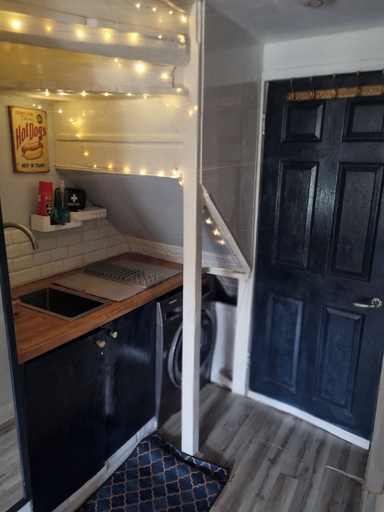 Interior 3, Charming 1-bed Studio, Parking, Kitchen,wifi, London
