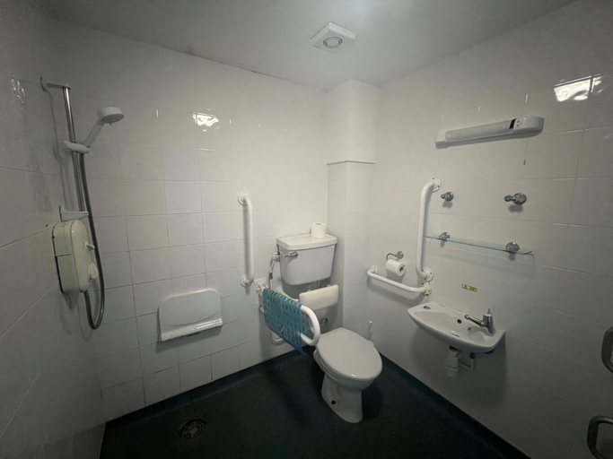 Bathroom 4, Hot Tub Haven with Dreamy Sea Vista!, Devon