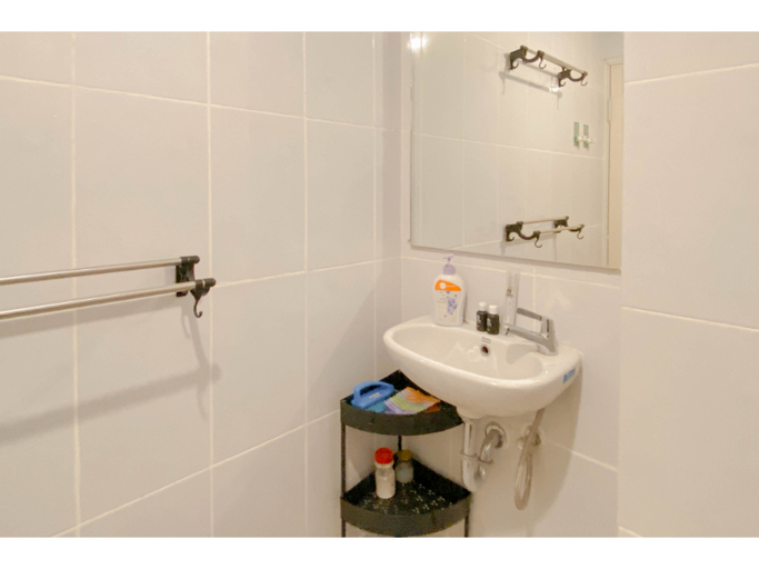 Bathroom 5, Comfy 1BR at 35th Floor Tokyo Riverside PIK 2 Apartment By Travelio, Tangerang