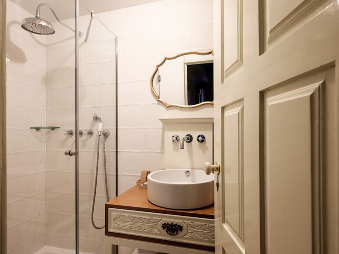 Bathroom 4