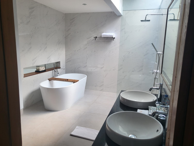 Bathroom 7