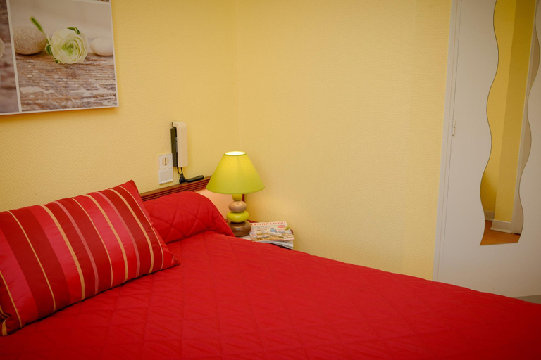 Bedroom 3, Logis Hostellerie Des Lauriers, Tarn
